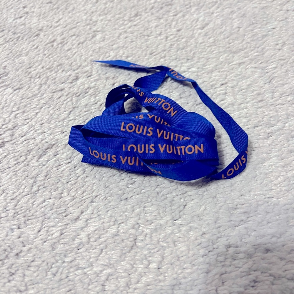 about 7 feet- 1 solid piece - LOUIS VUITTON RIBBON